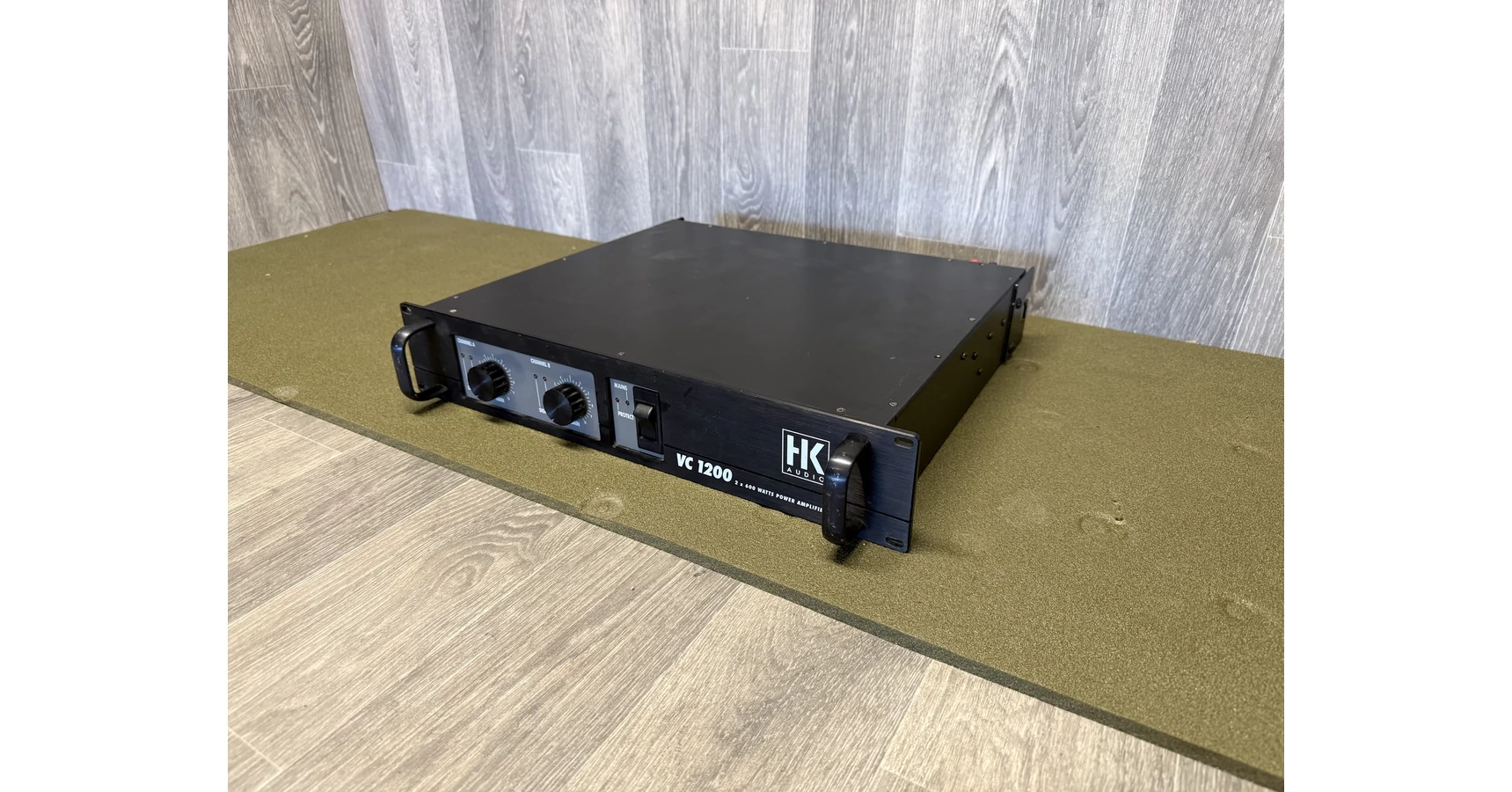 HK AUDIO VC1200 パワーアンプ600Wx2 HK Audio VC1200. 2x600w végfok - HK Audio - Tajti-Music webáruház