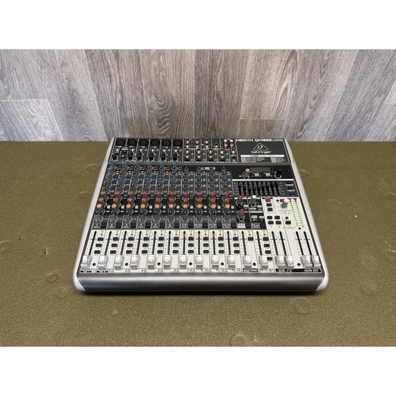 Behringer Xenyx QX1832USB