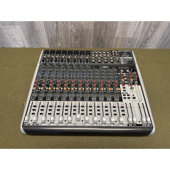 Behringer QX2222USB 
