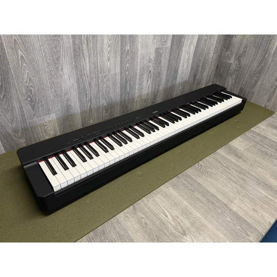Yamaha P-225 